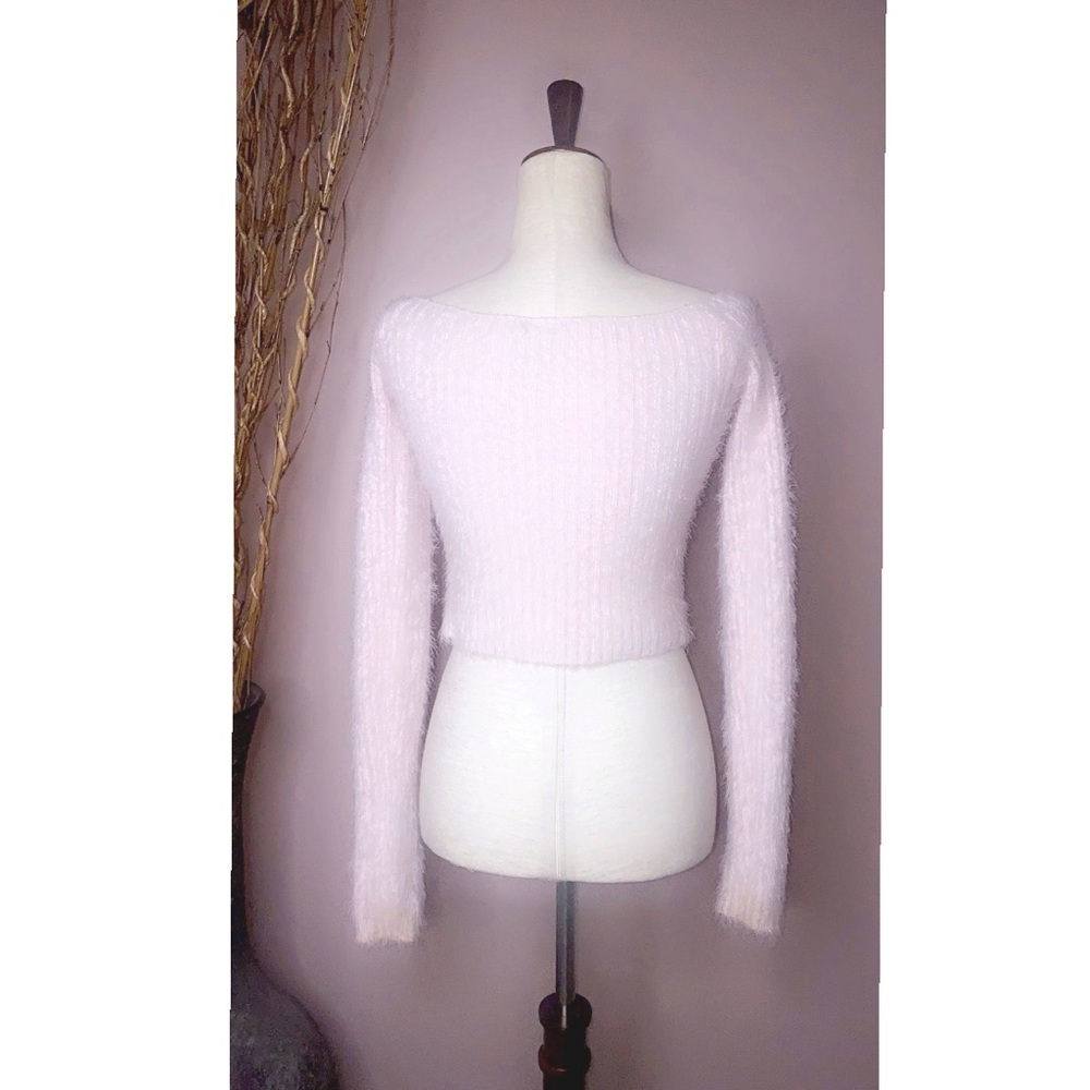 🚫SOLD🚫NWOT Windsor off the shoulder eyelash/ fuzzy knit cropped sweater sz M - Picture 9 of 10
